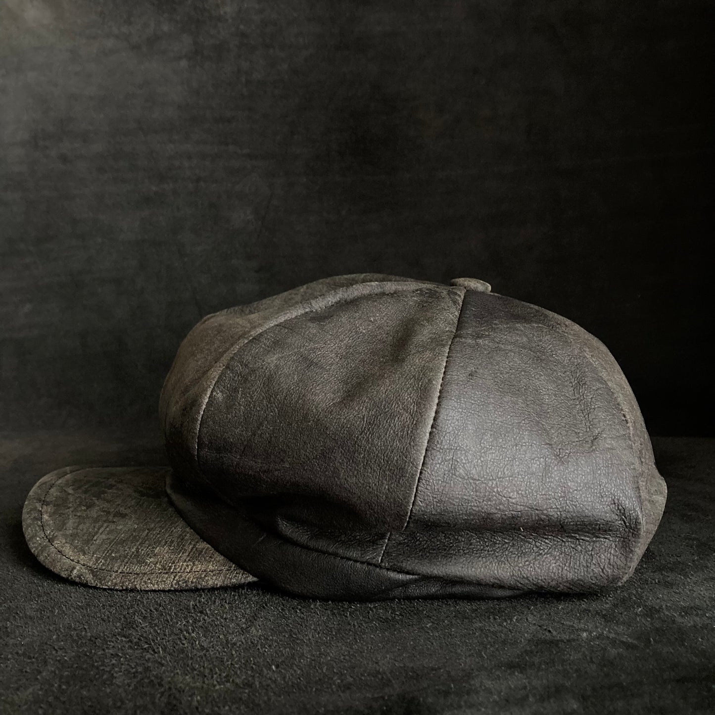 Cloudy scratches leather casquette