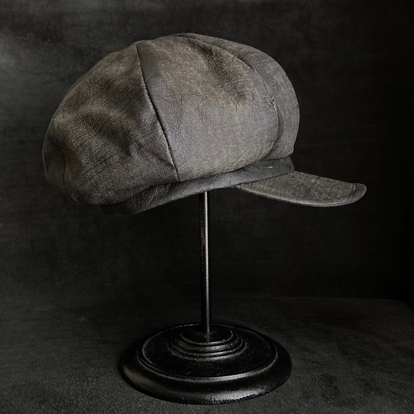 Cloudy scratches leather casquette