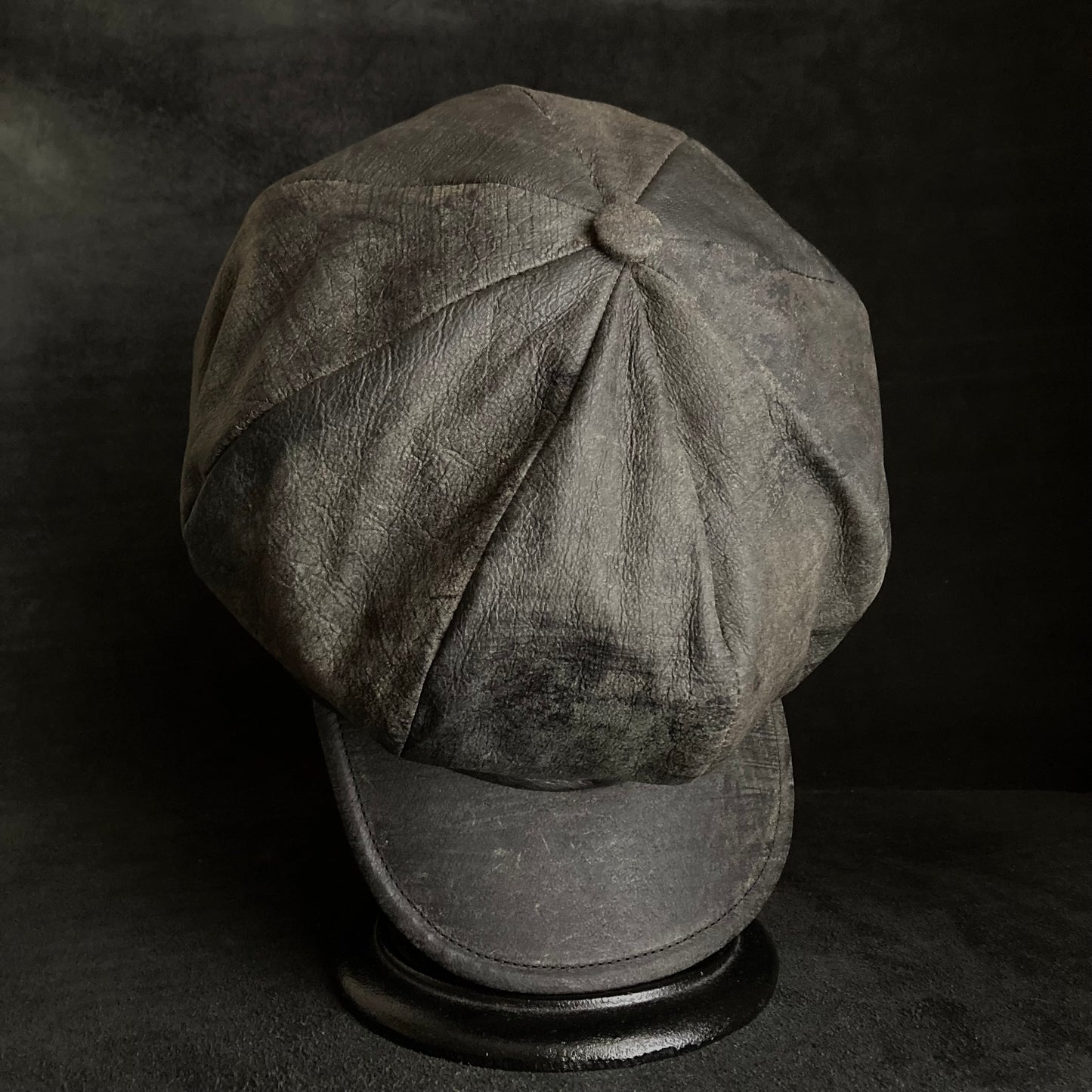 Cloudy scratches leather casquette