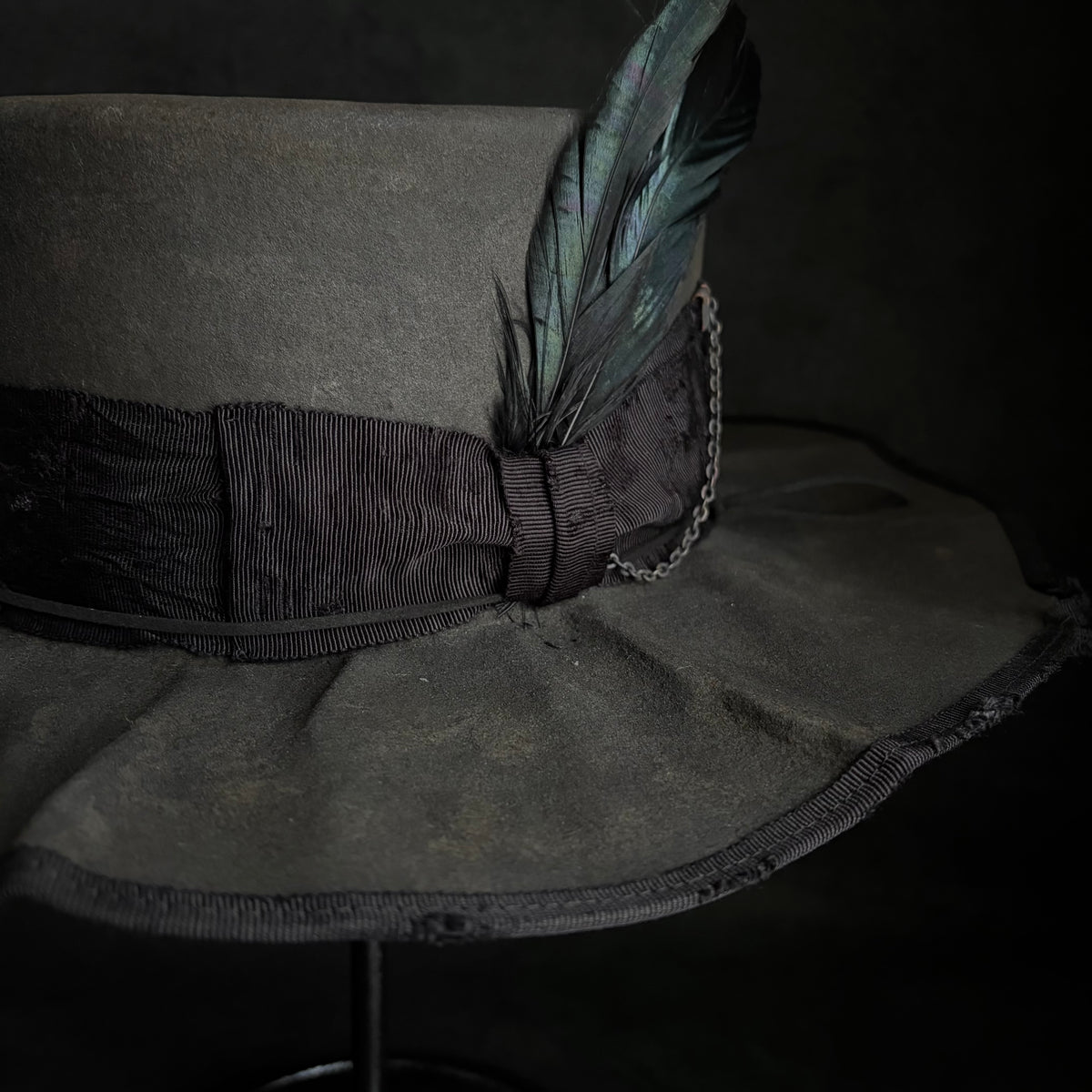Charcoal damage line flat hat