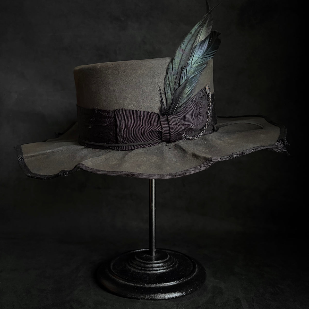 Charcoal damage line flat hat