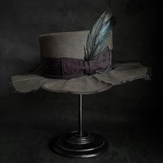 Charcoal damage line flat hat