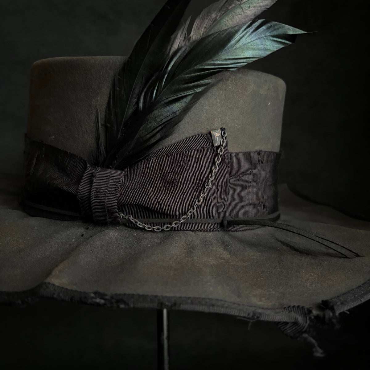 Charcoal damage line flat hat