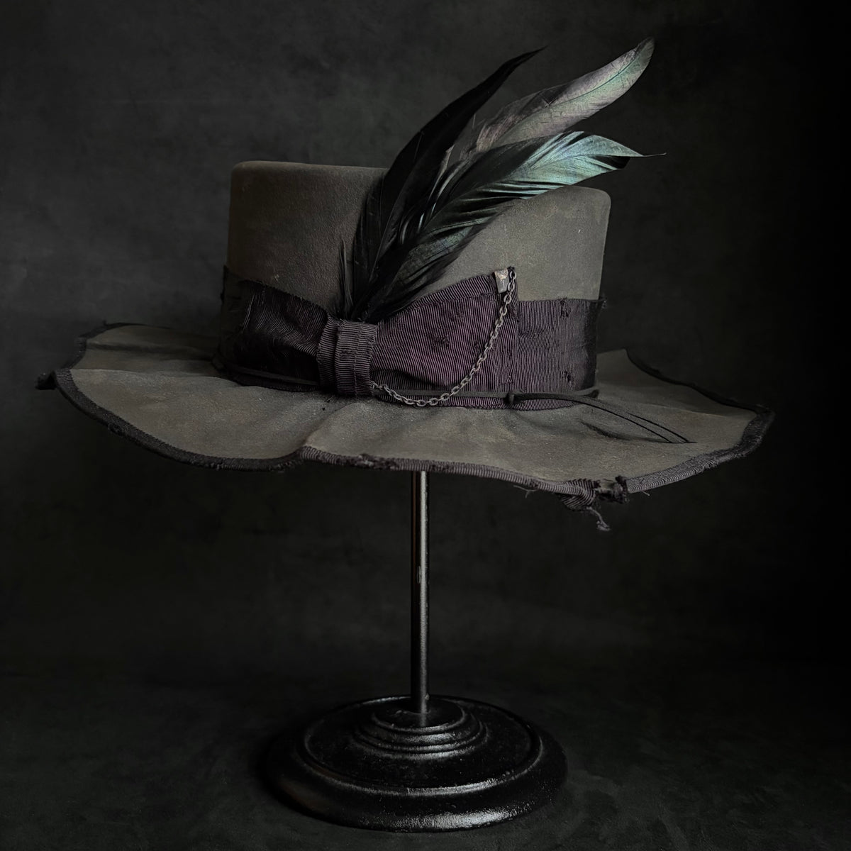Charcoal damage line flat hat
