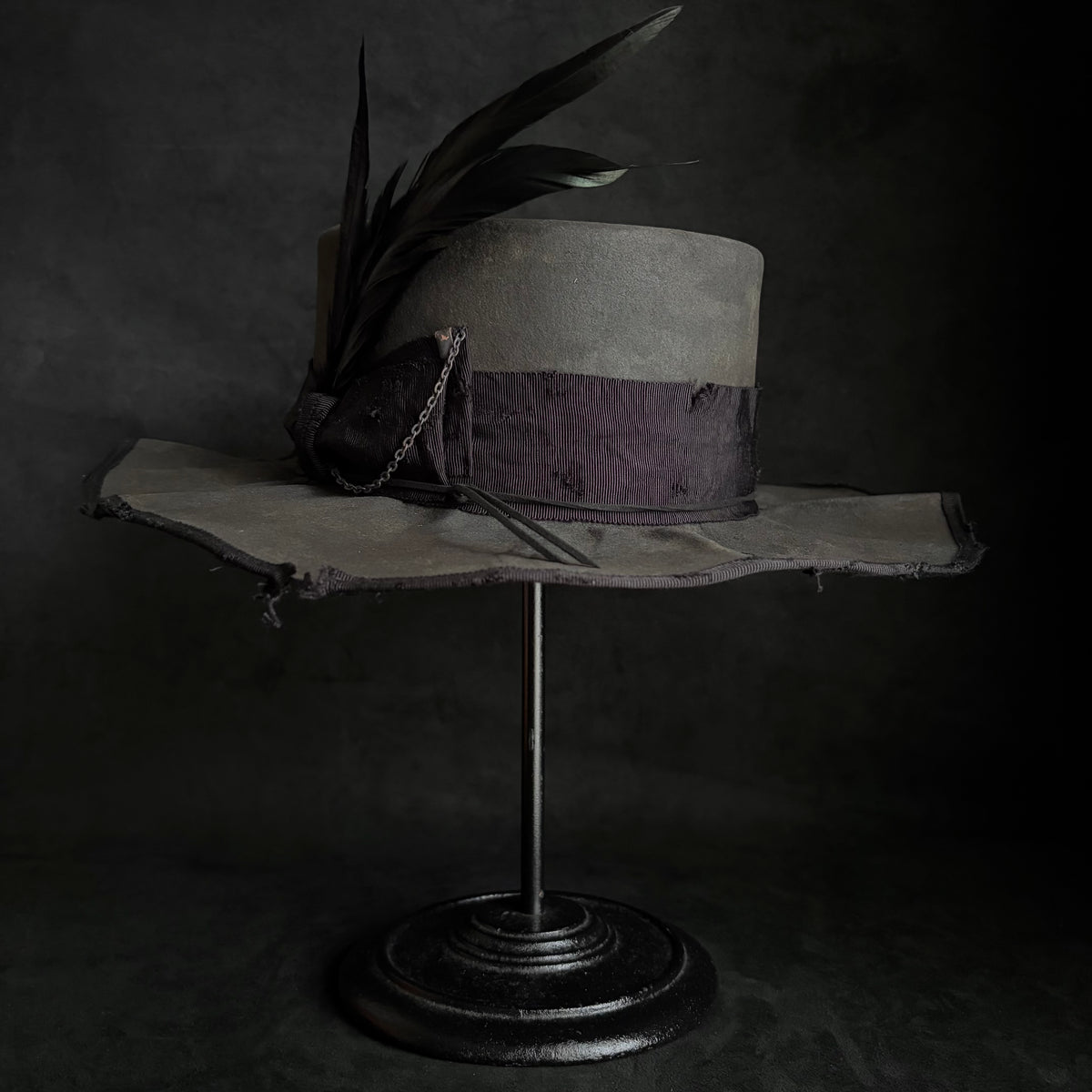 Charcoal damage line flat hat
