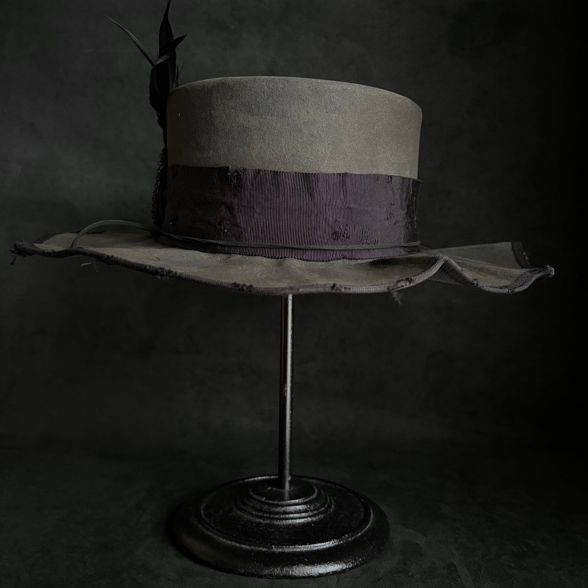 Charcoal damage line flat hat