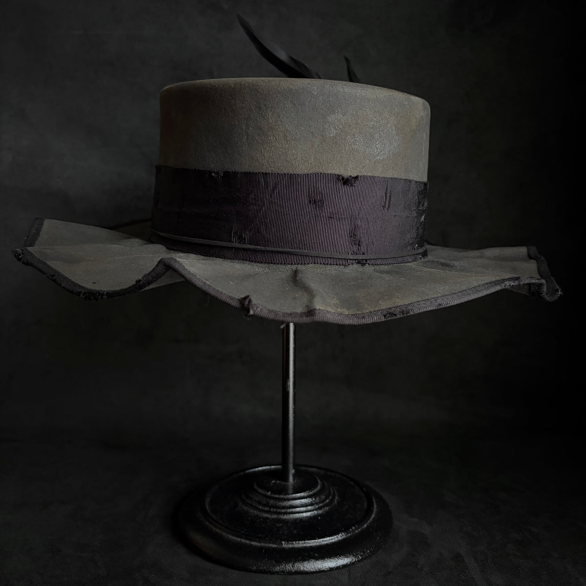 Charcoal damage line flat hat