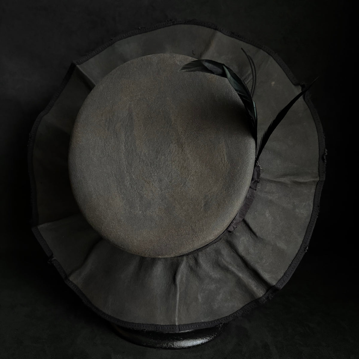 Charcoal damage line flat hat