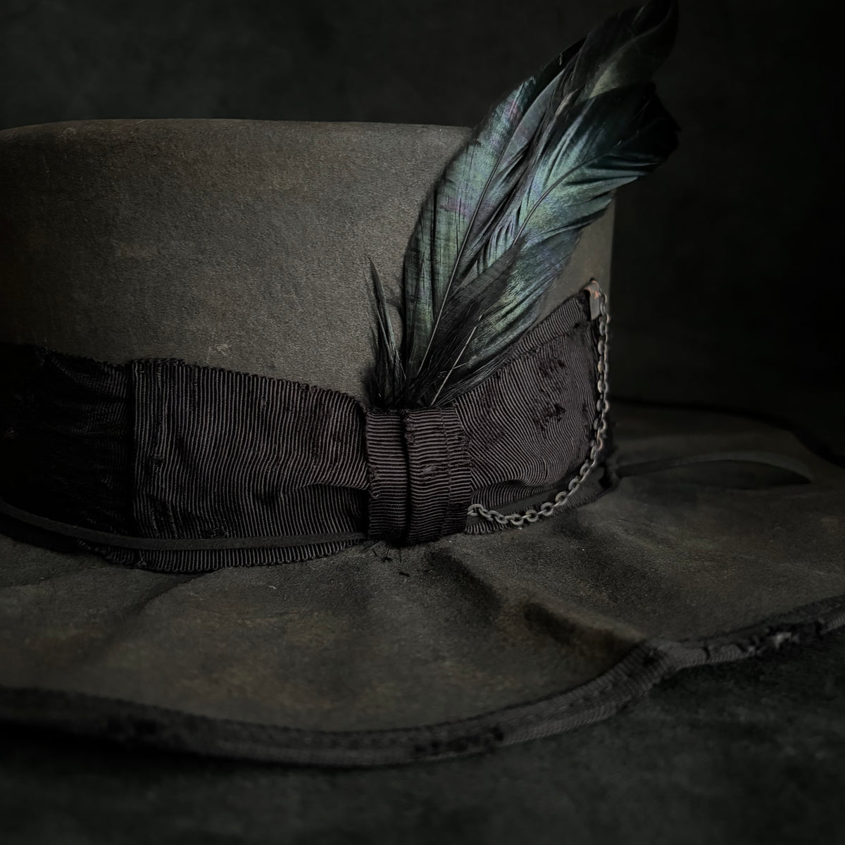 Charcoal damage line flat hat