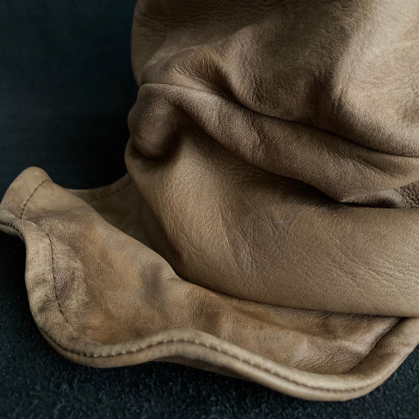 Irregularly dyed light brown leather turn cap