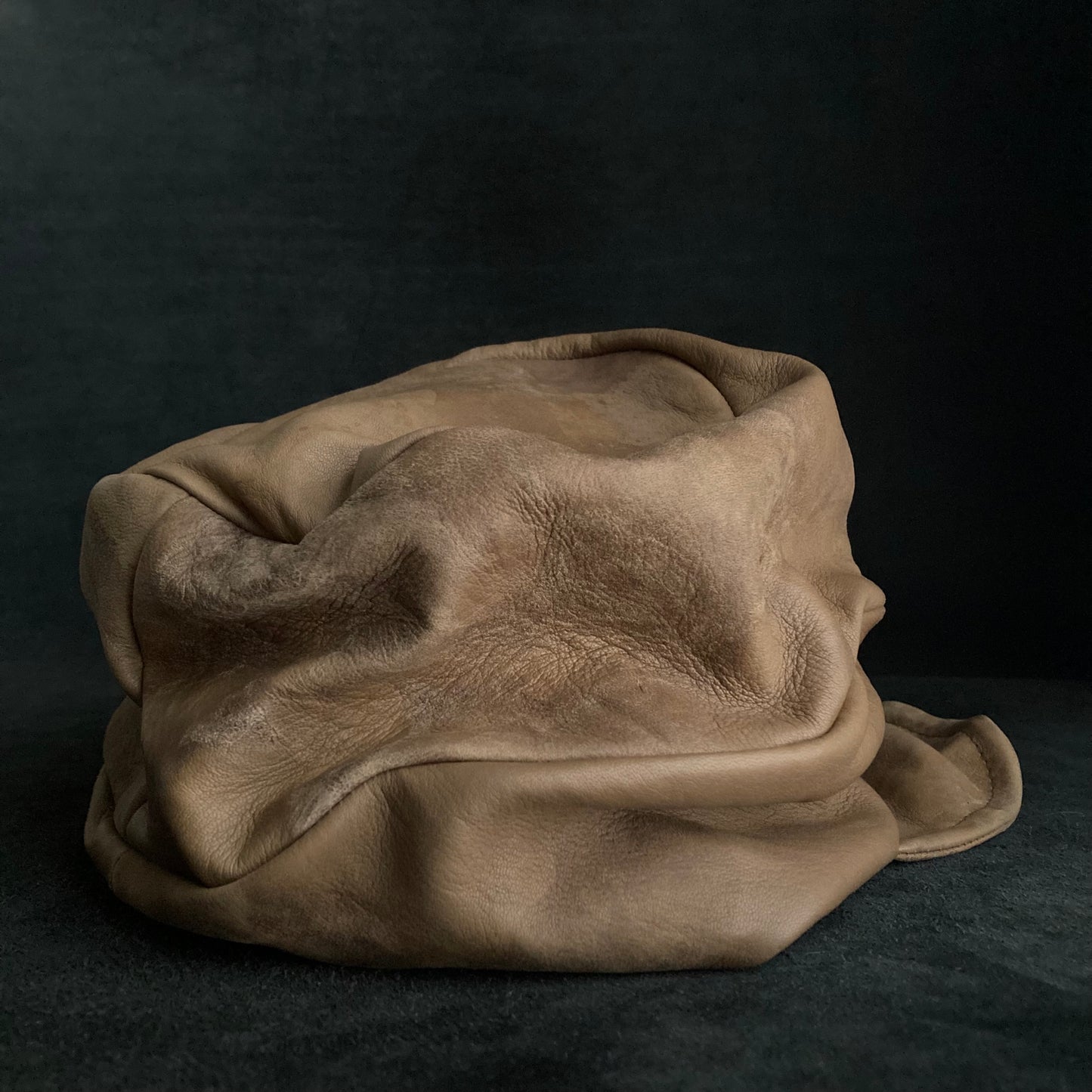 Irregularly dyed light brown leather turn cap