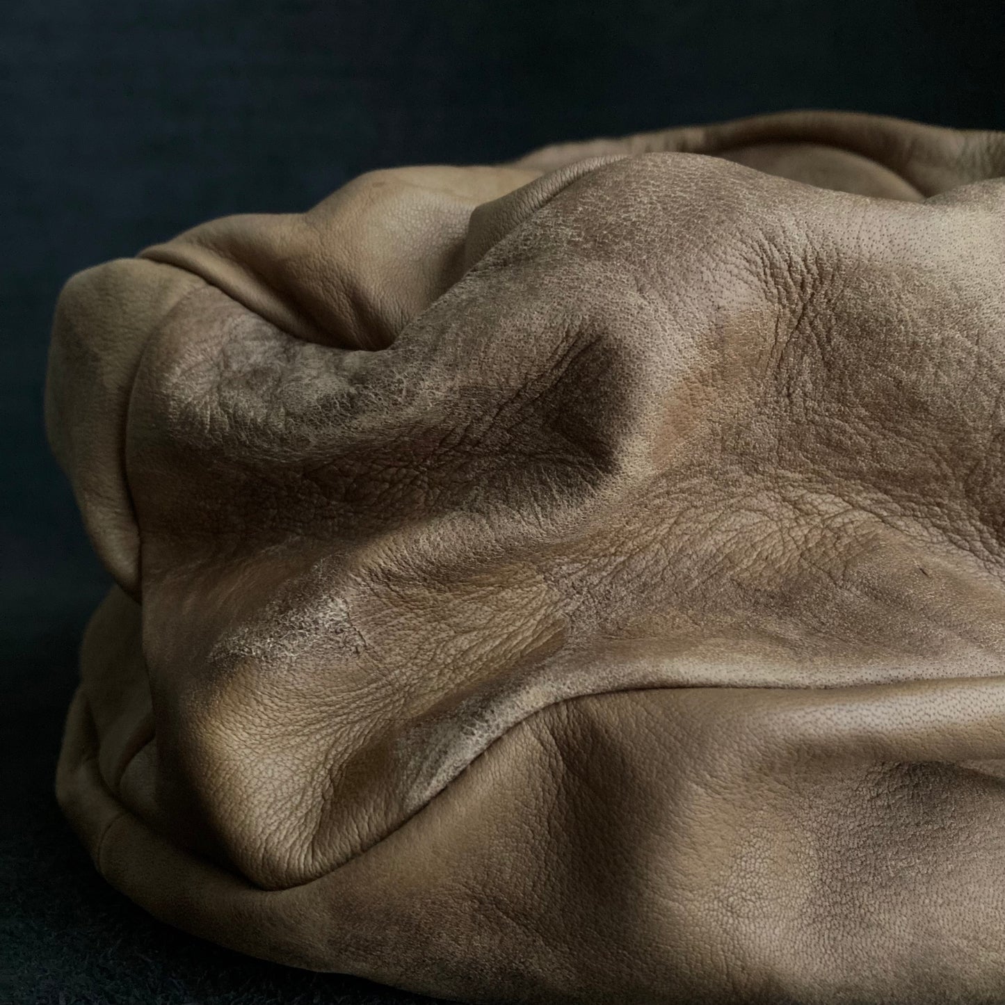 Irregularly dyed light brown leather turn cap