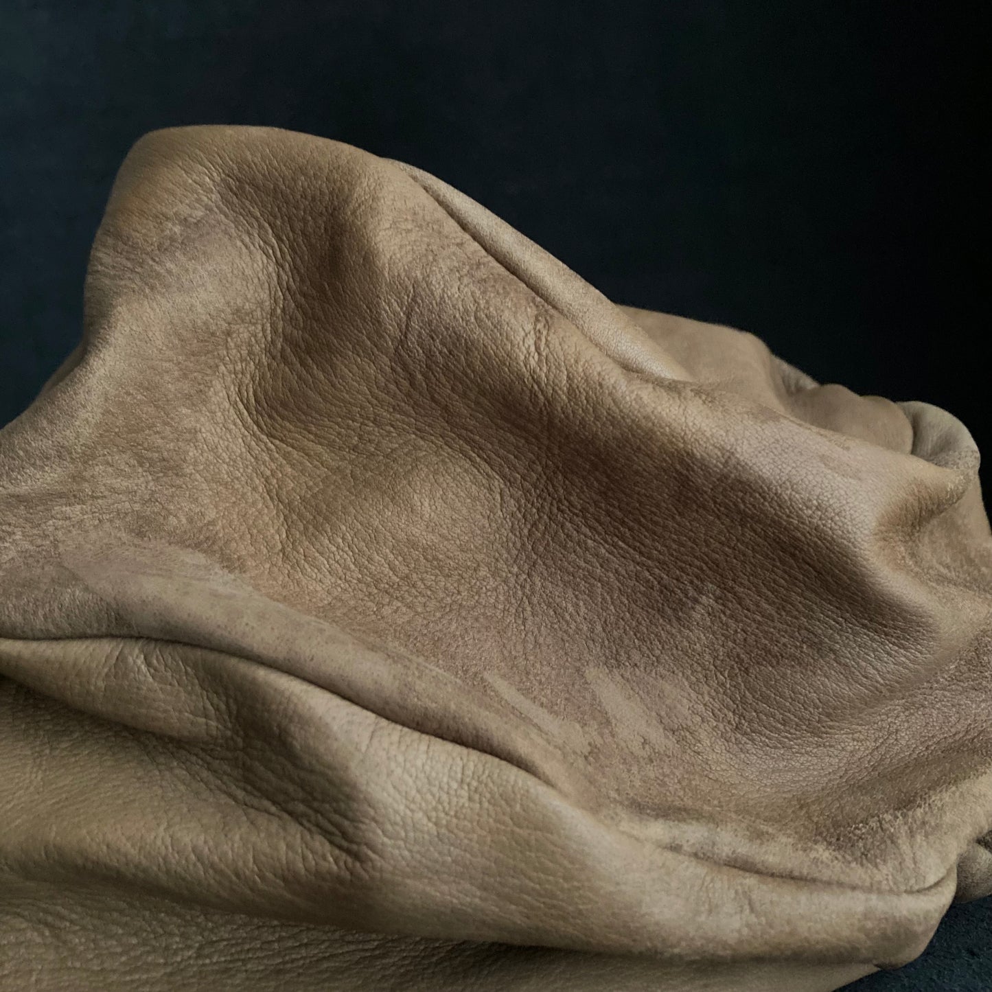 Irregularly dyed light brown leather turn cap