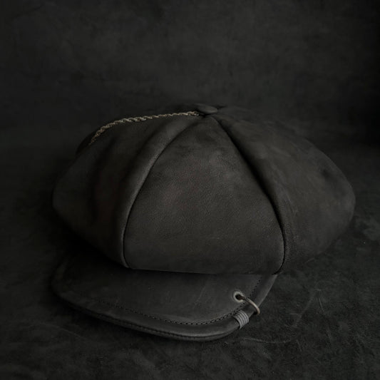 Big volume rusted metal black leather casquette (brim core)