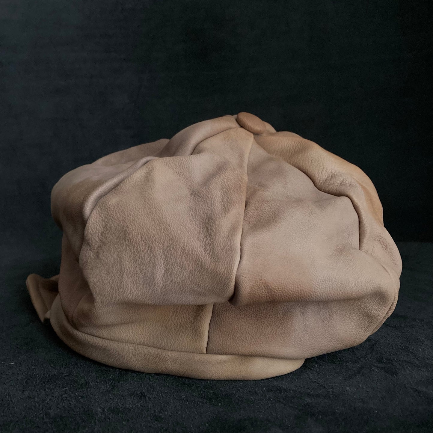 Uneven dyeing light brown leather casquette