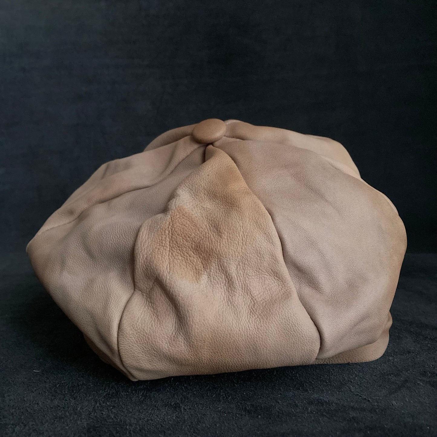 Uneven dyeing light brown leather casquette