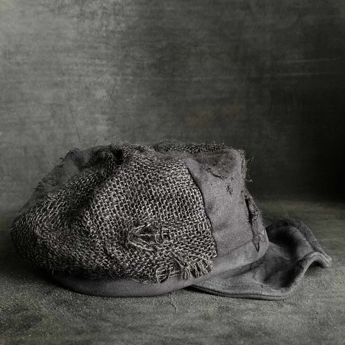 Black jute damage  casquette