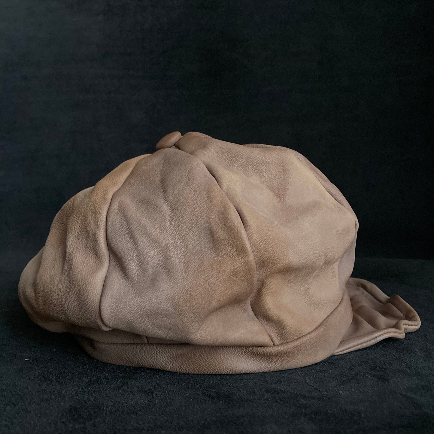 Uneven dyeing light brown leather casquette
