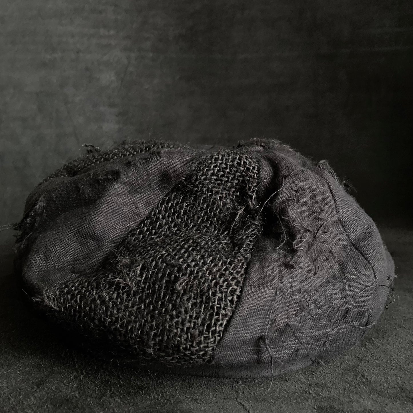 Black jute damage  casquette