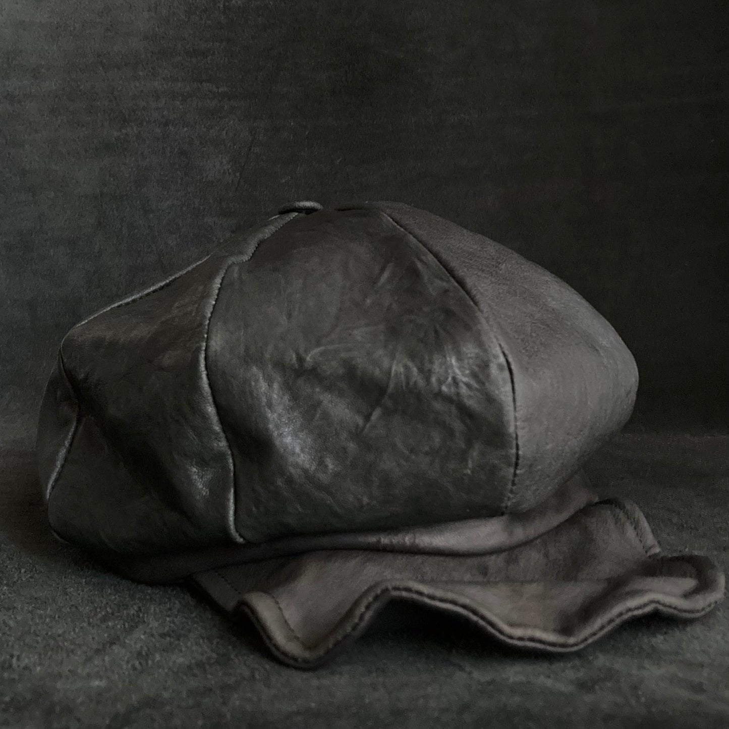 Feel various black/gray leathers casquette