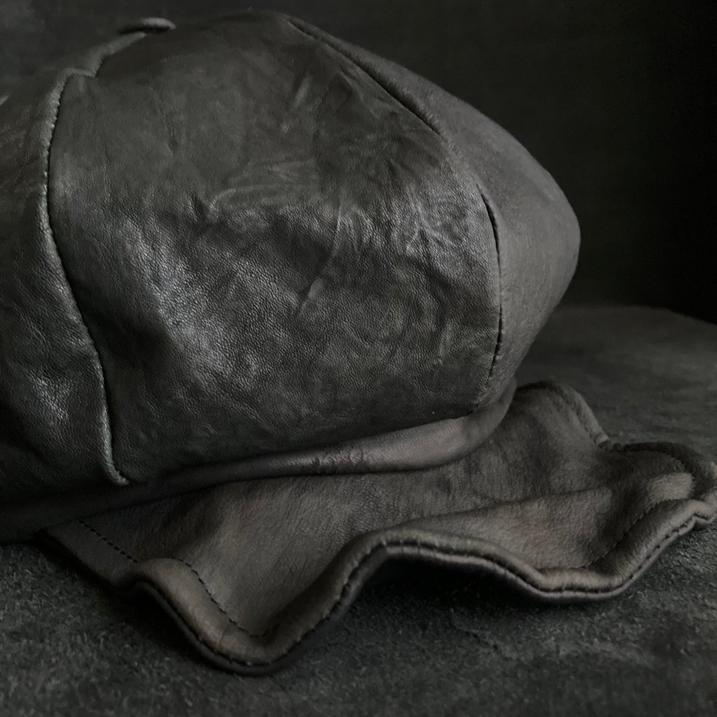 Feel various black/gray leathers casquette