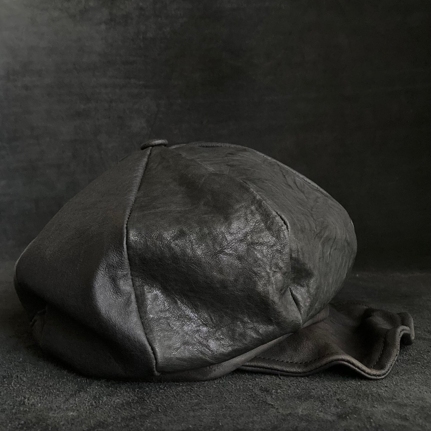 Feel various black/gray leathers casquette