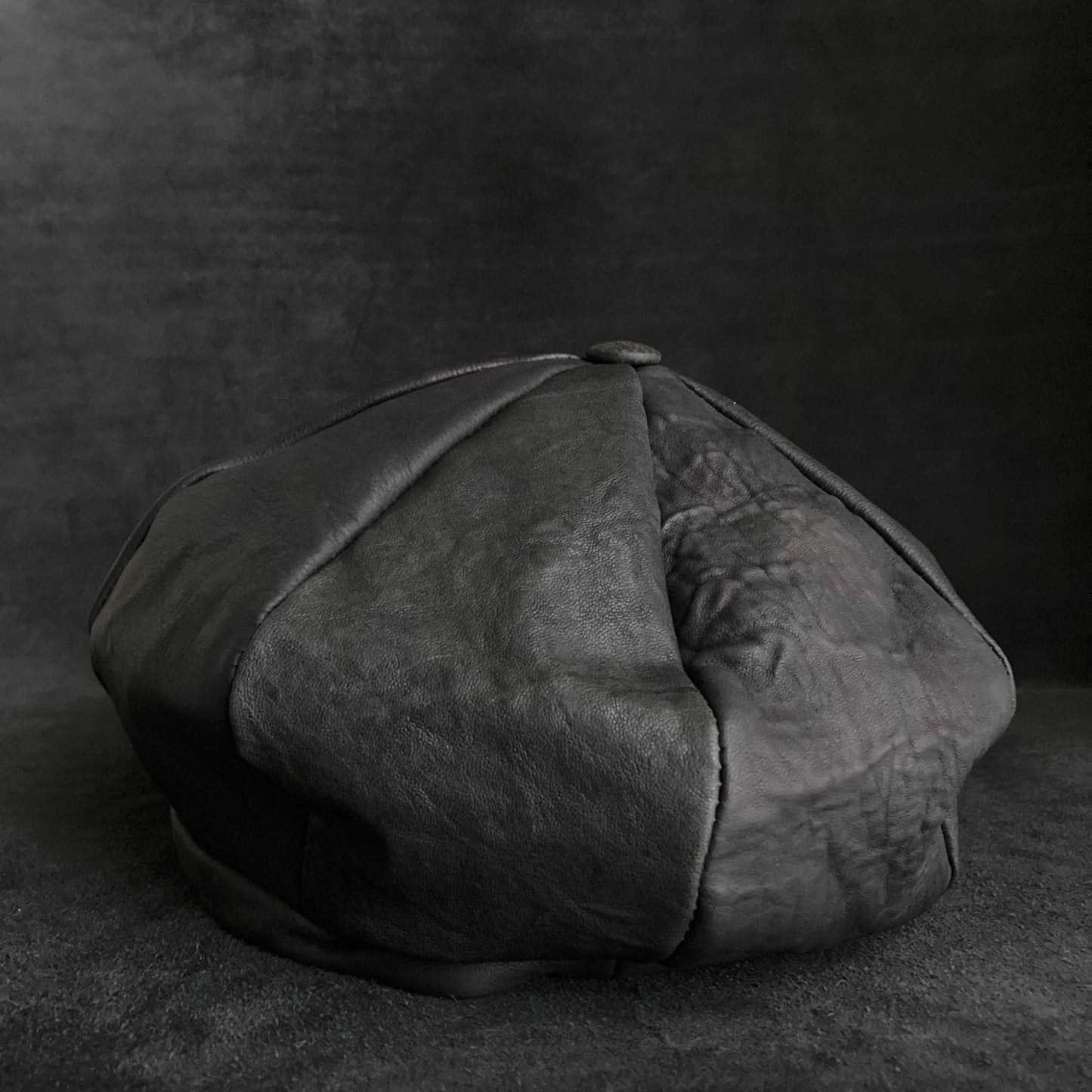 Feel various black/gray leathers casquette