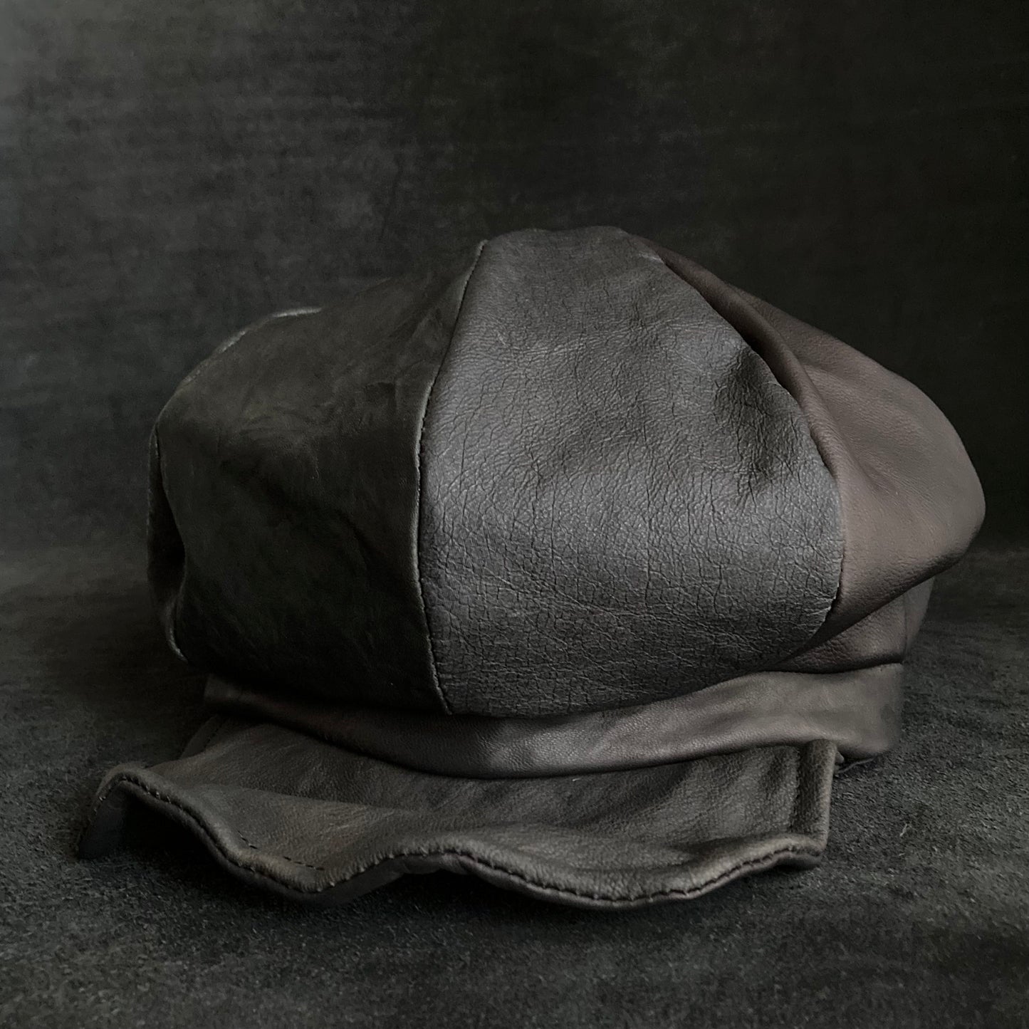 Feel various black/gray leathers casquette