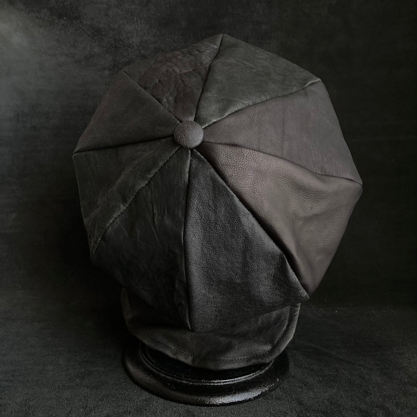 Feel various black/gray leathers casquette