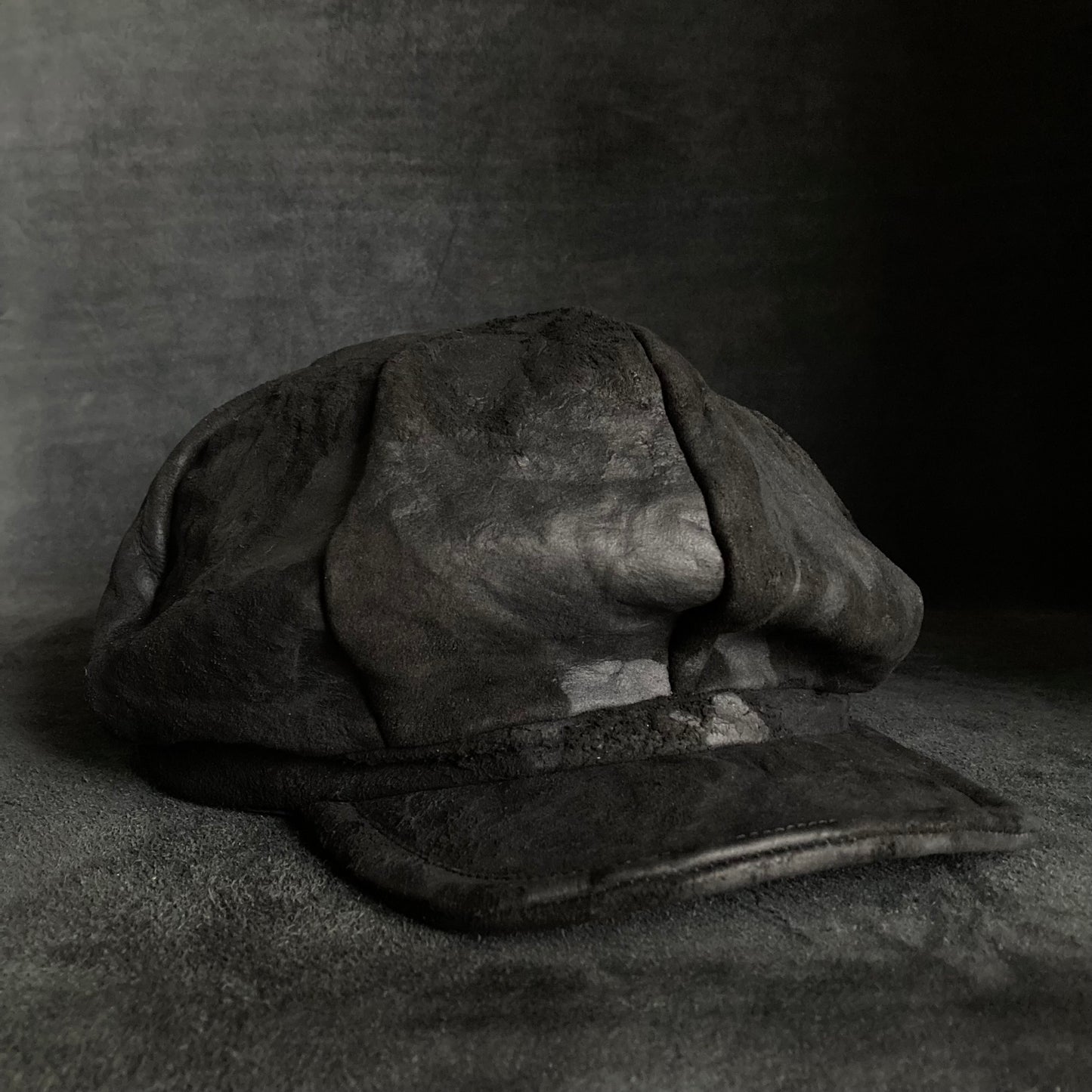 Floor bleached leather casquette