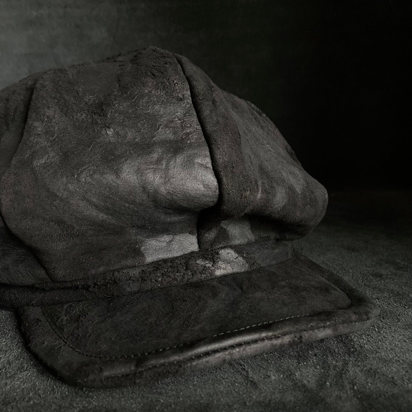 Floor bleached leather casquette