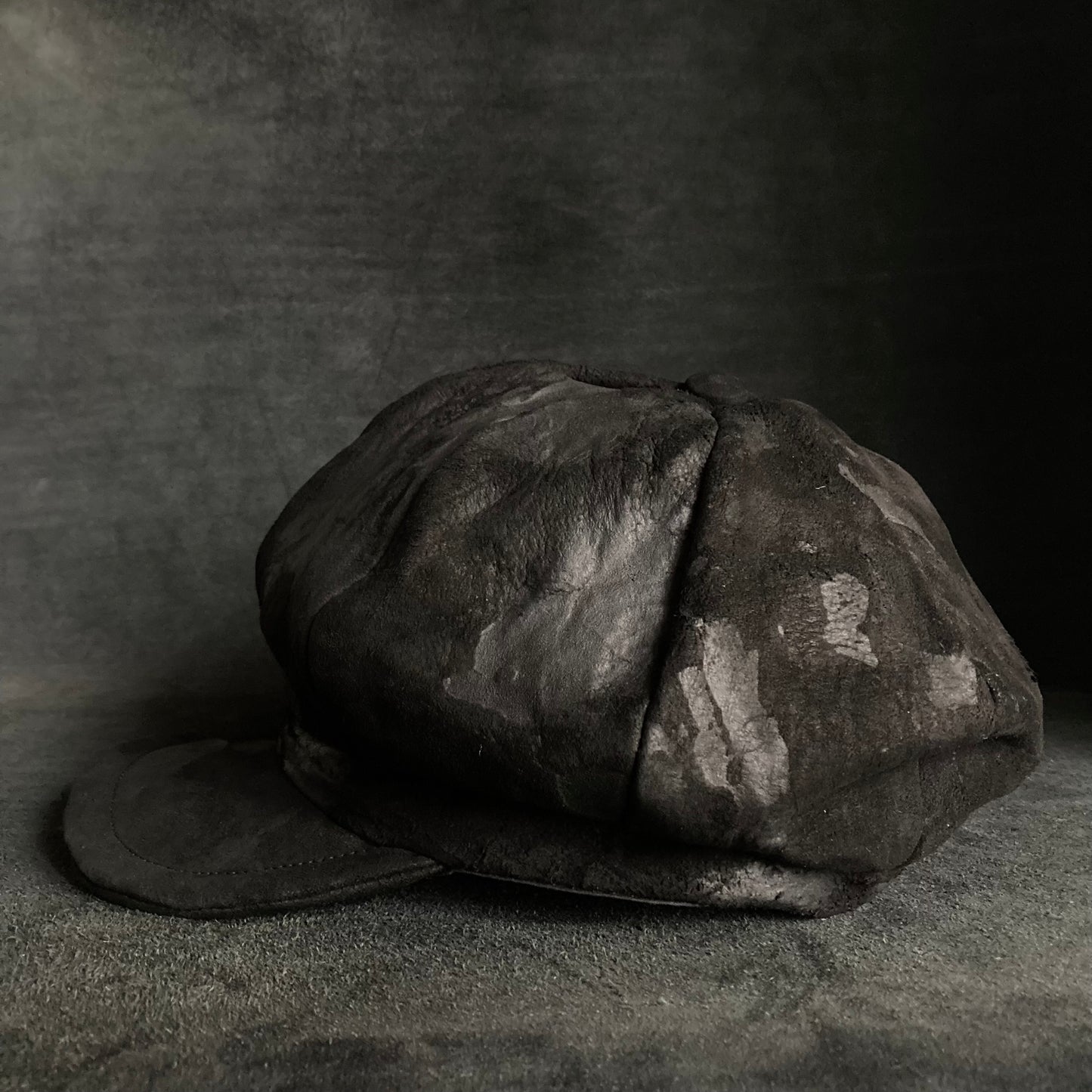 Floor bleached leather casquette