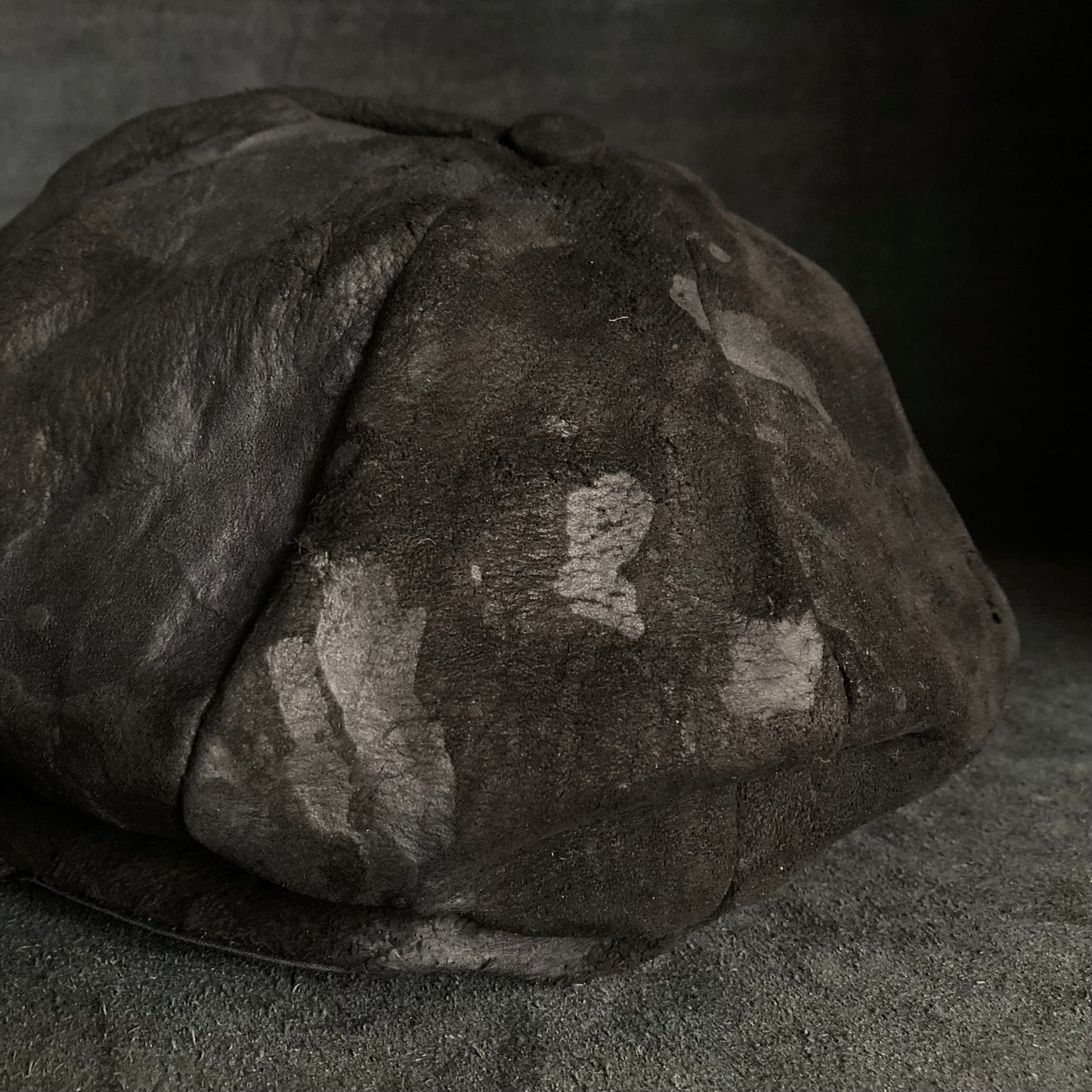 Floor bleached leather casquette