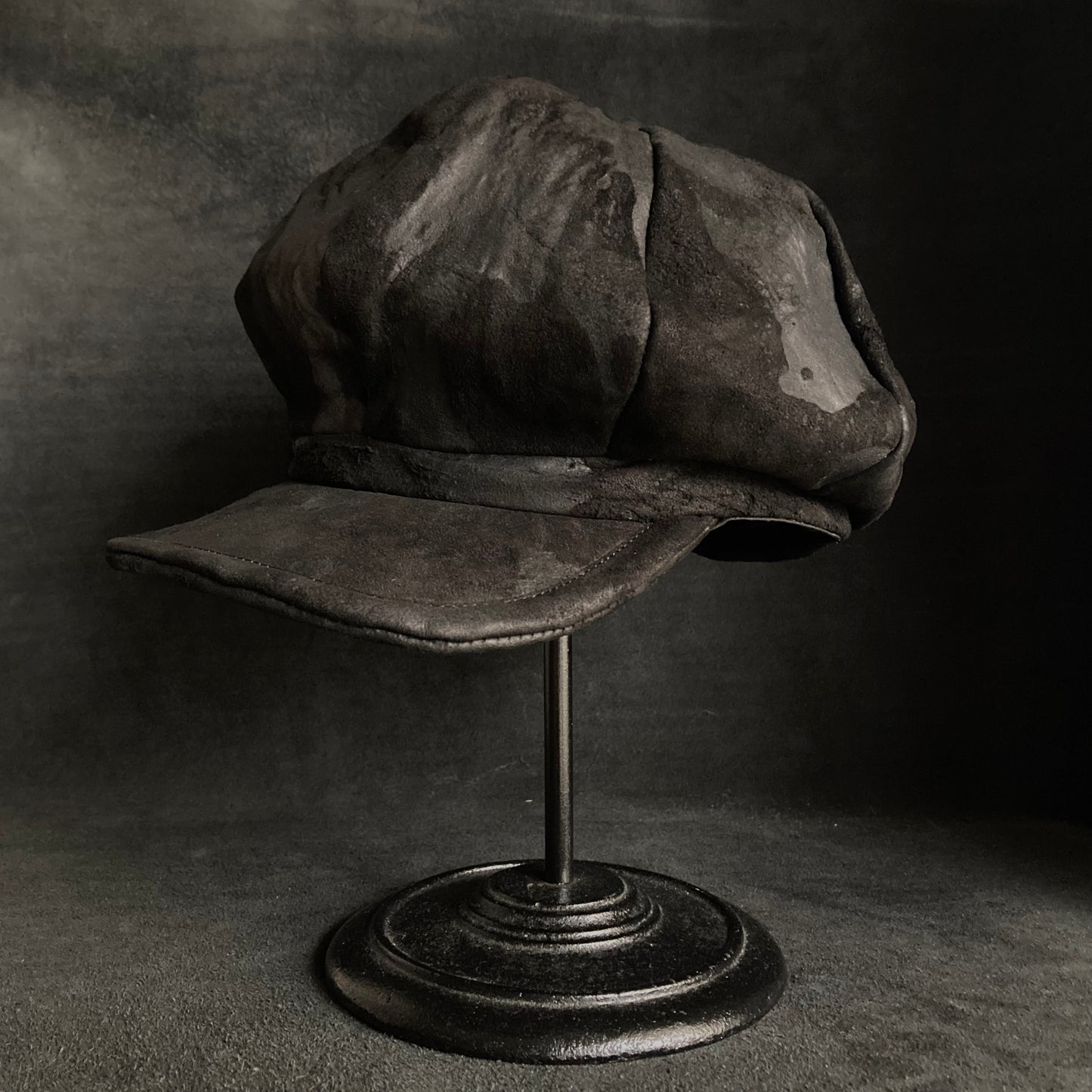 Floor bleached leather casquette