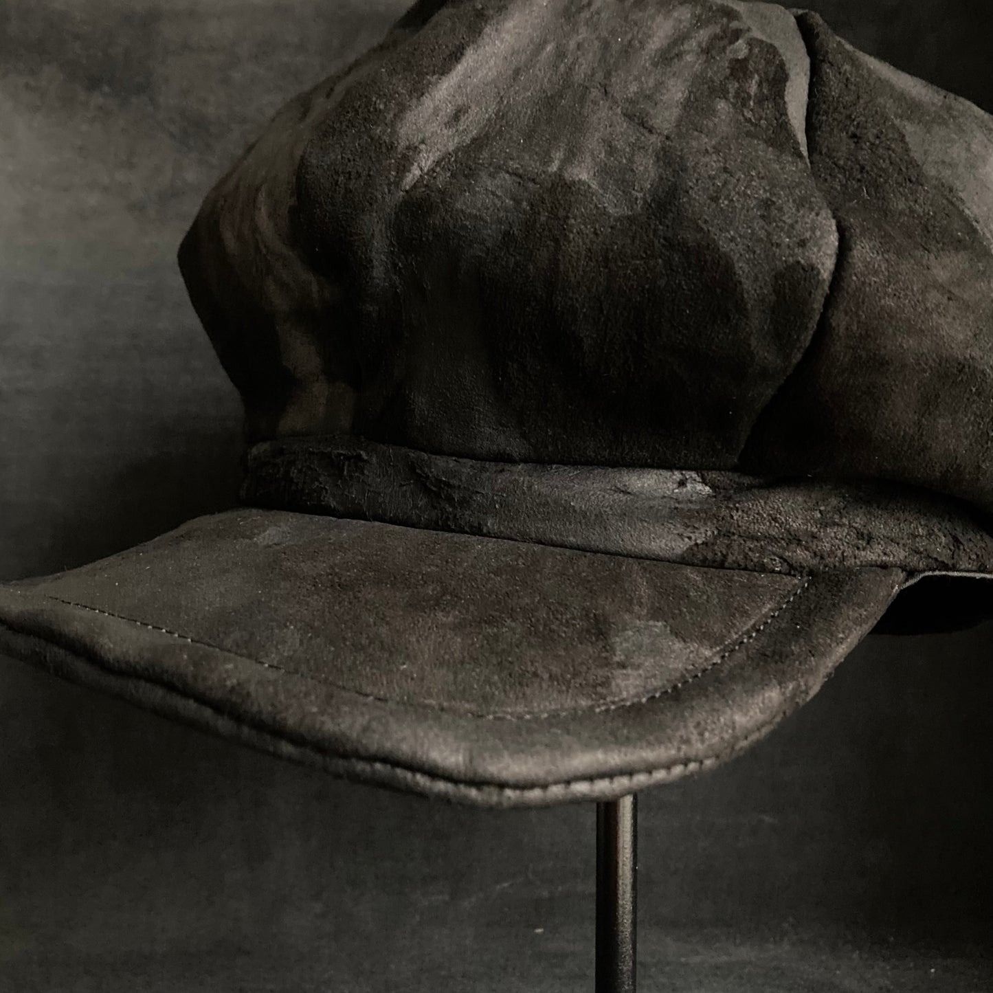 Floor bleached leather casquette