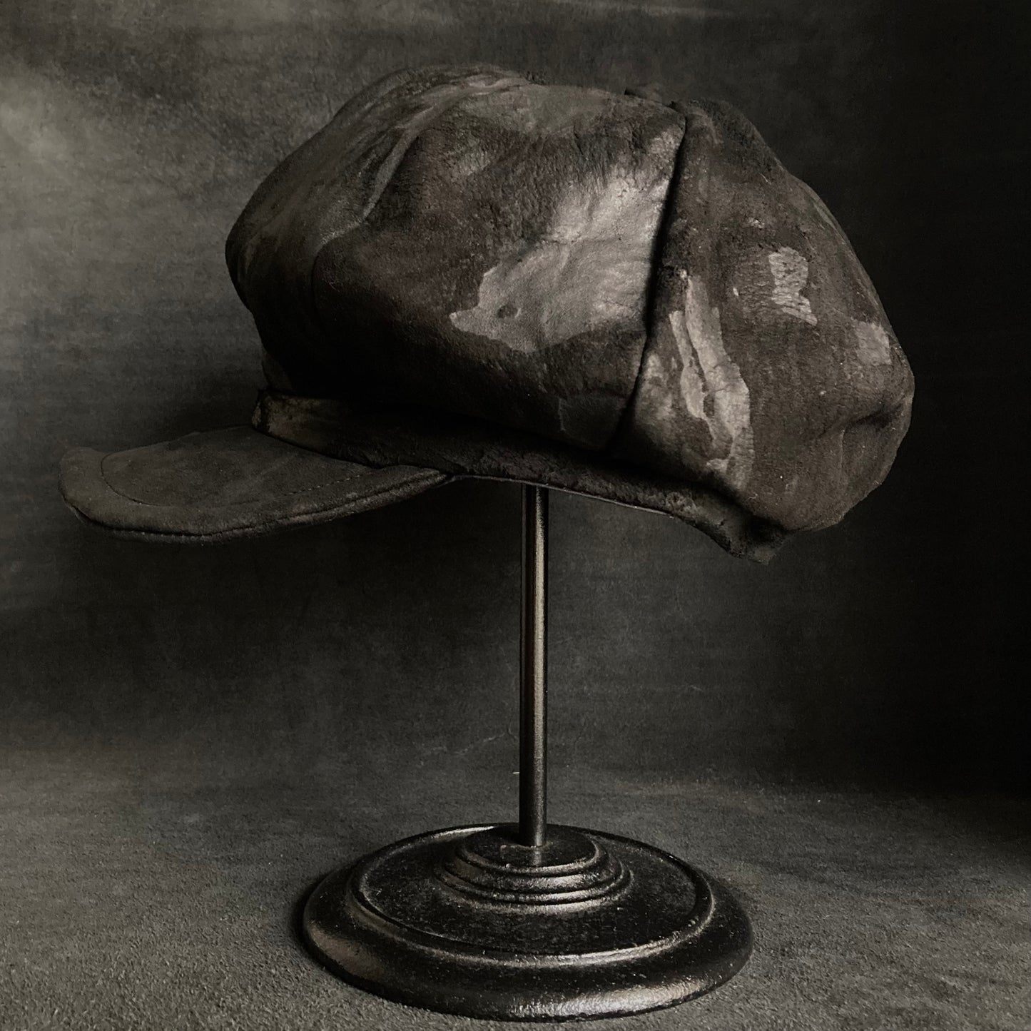 Floor bleached leather casquette