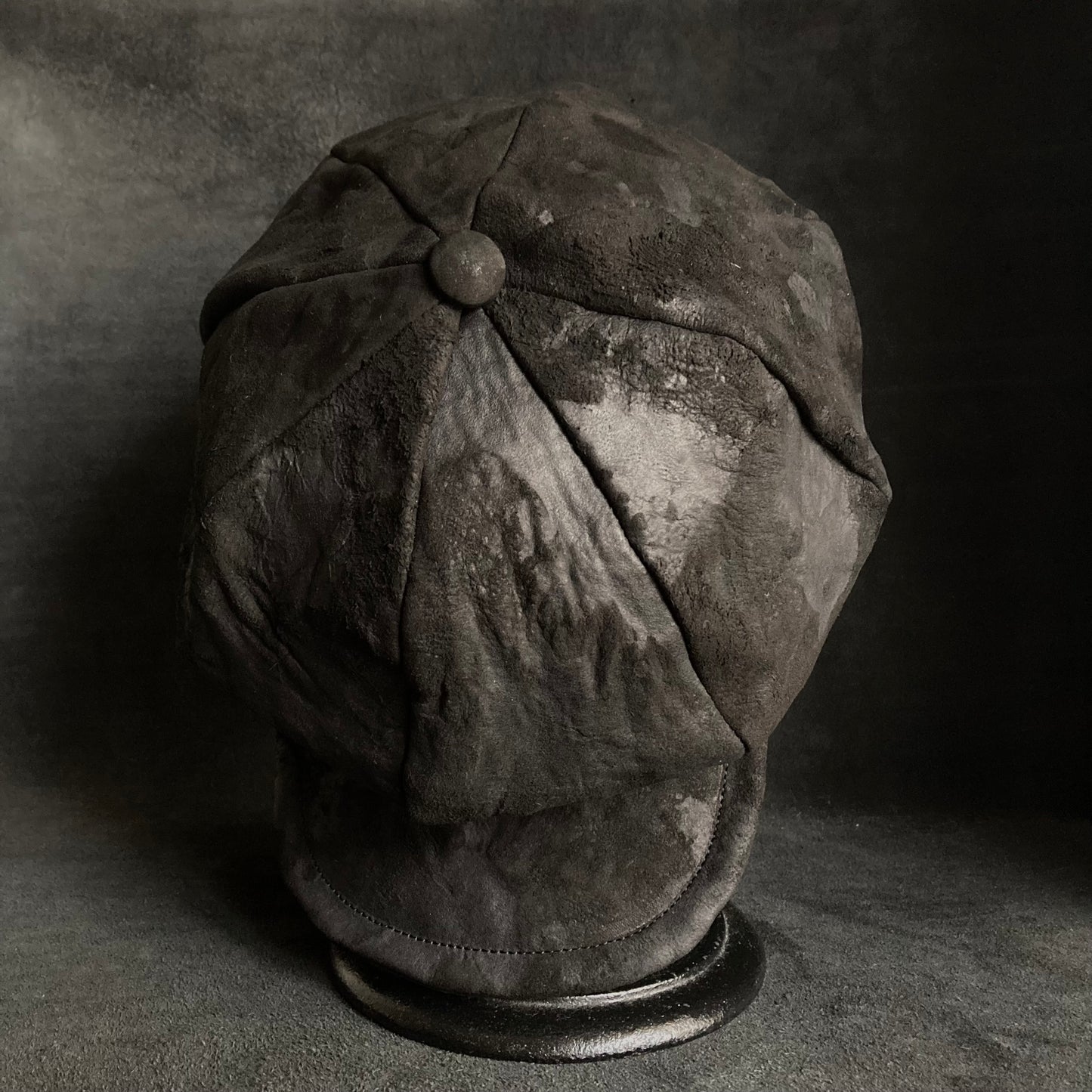 Floor bleached leather casquette