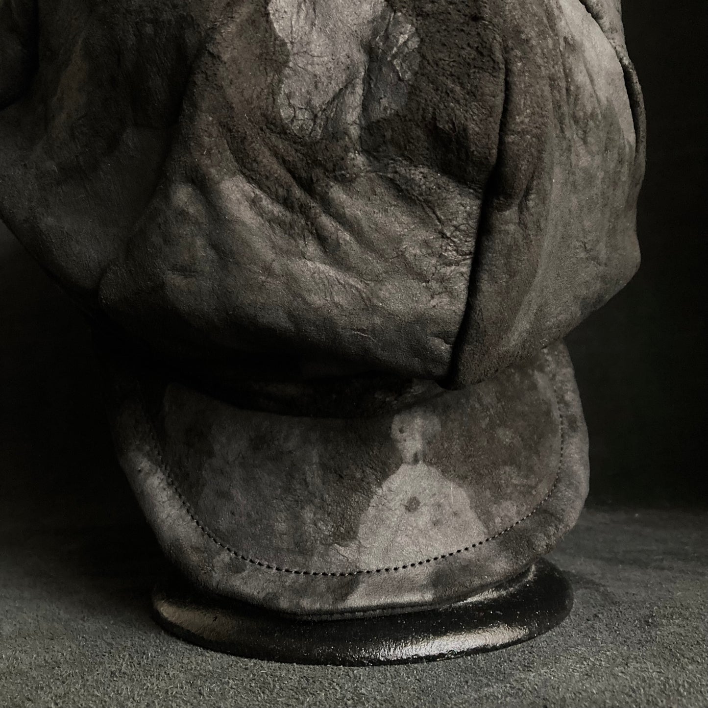 Floor bleached leather casquette