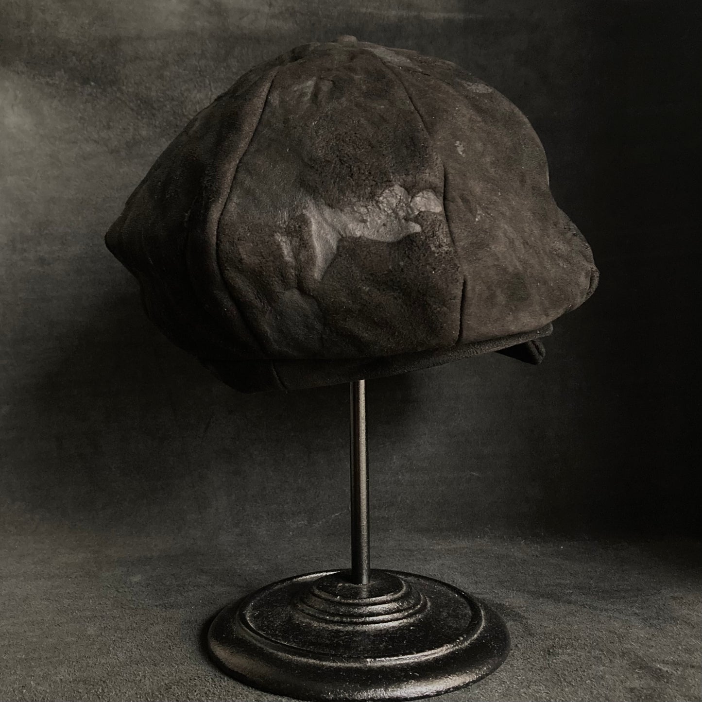 Floor bleached leather casquette