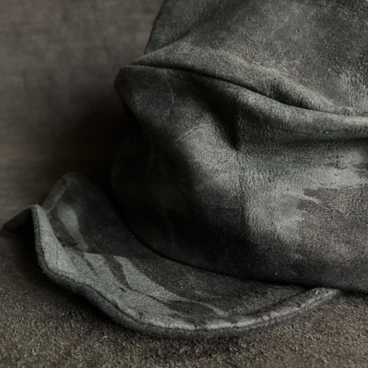 Lake leather stitch turn cap