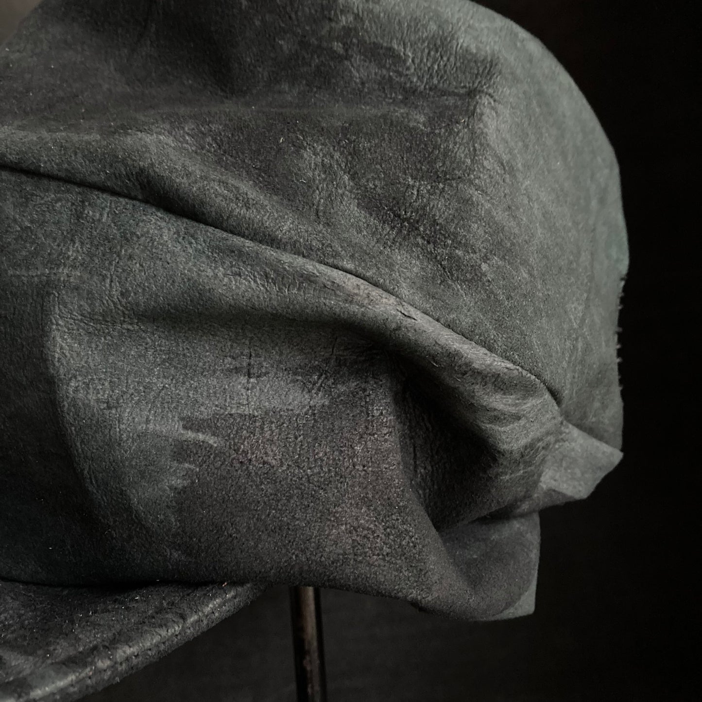 Lake leather stitch turn cap