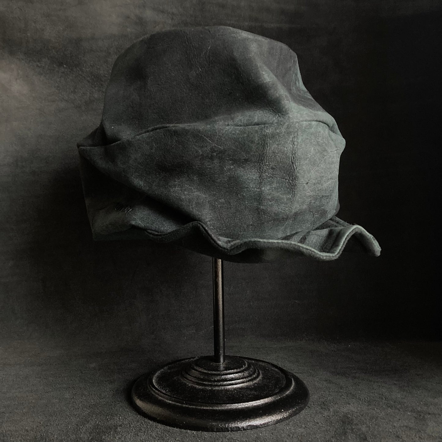 Lake leather stitch turn cap