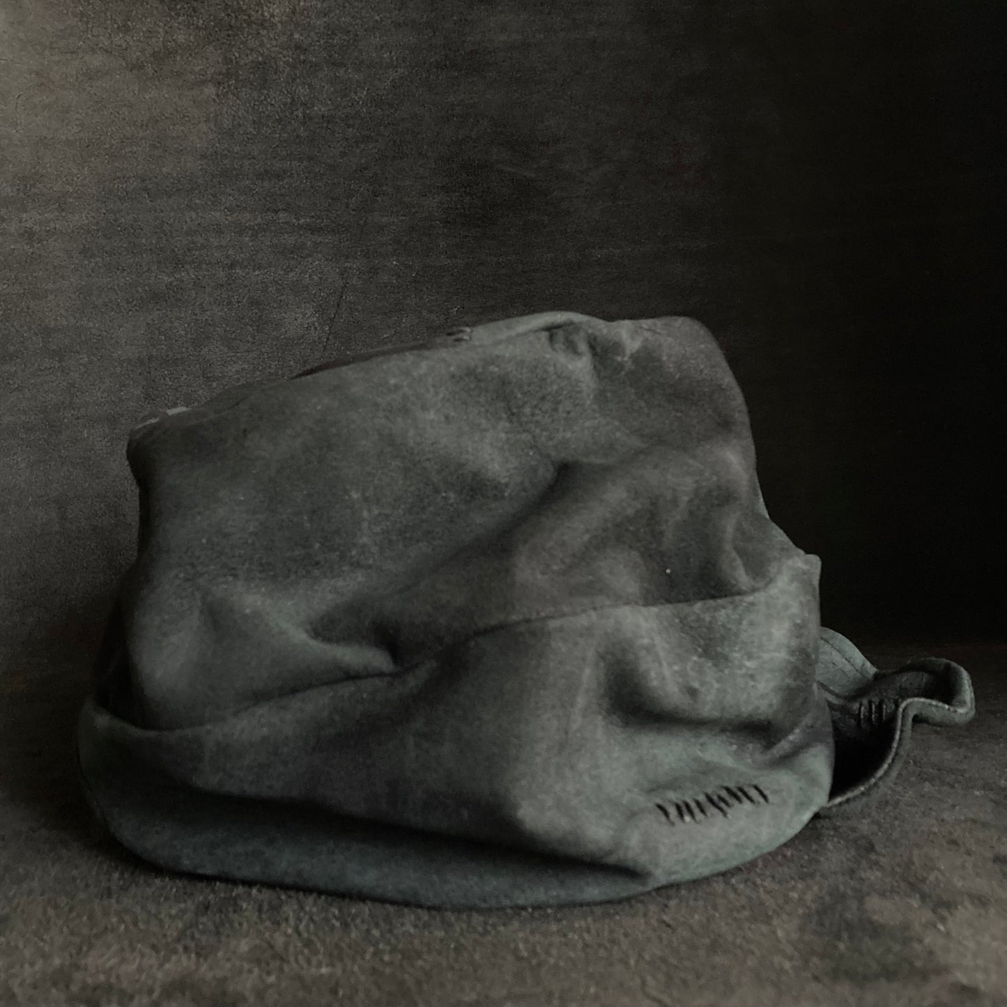 Lake leather stitch turn cap