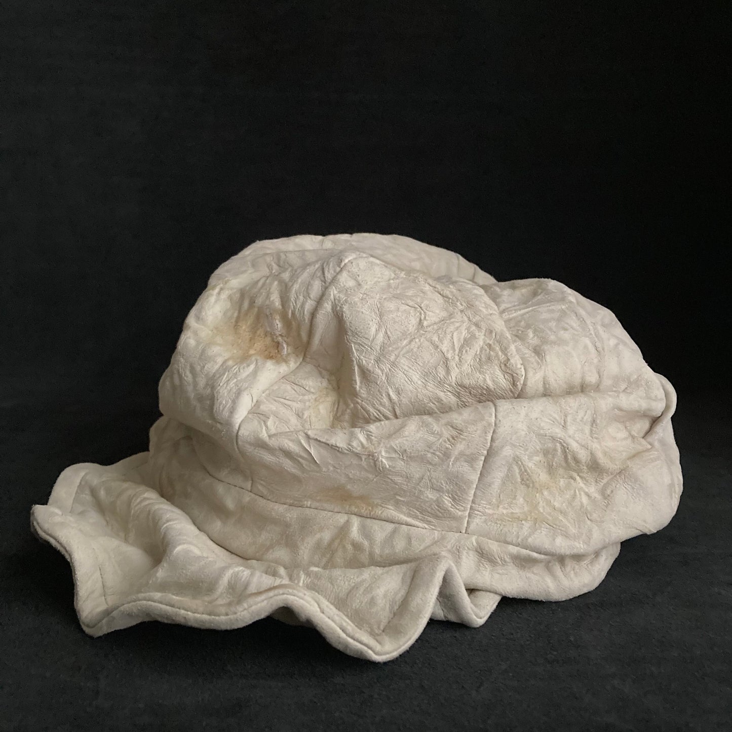 Wrinkle ivory leather casquette（Reserved item)