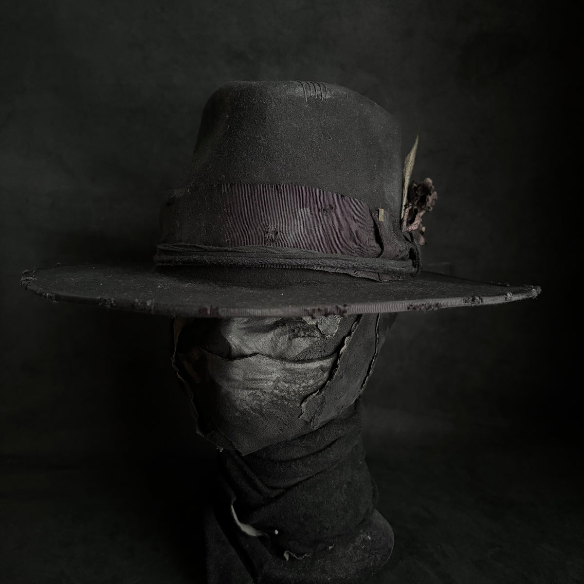 Reserved item (Correct black fade fedora hat (western weight))