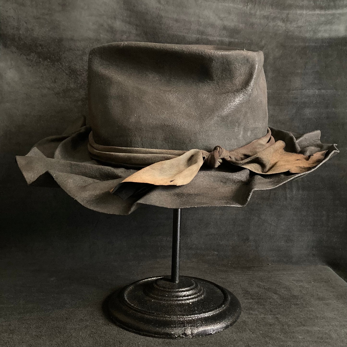 Charcoal folds line fedora hat