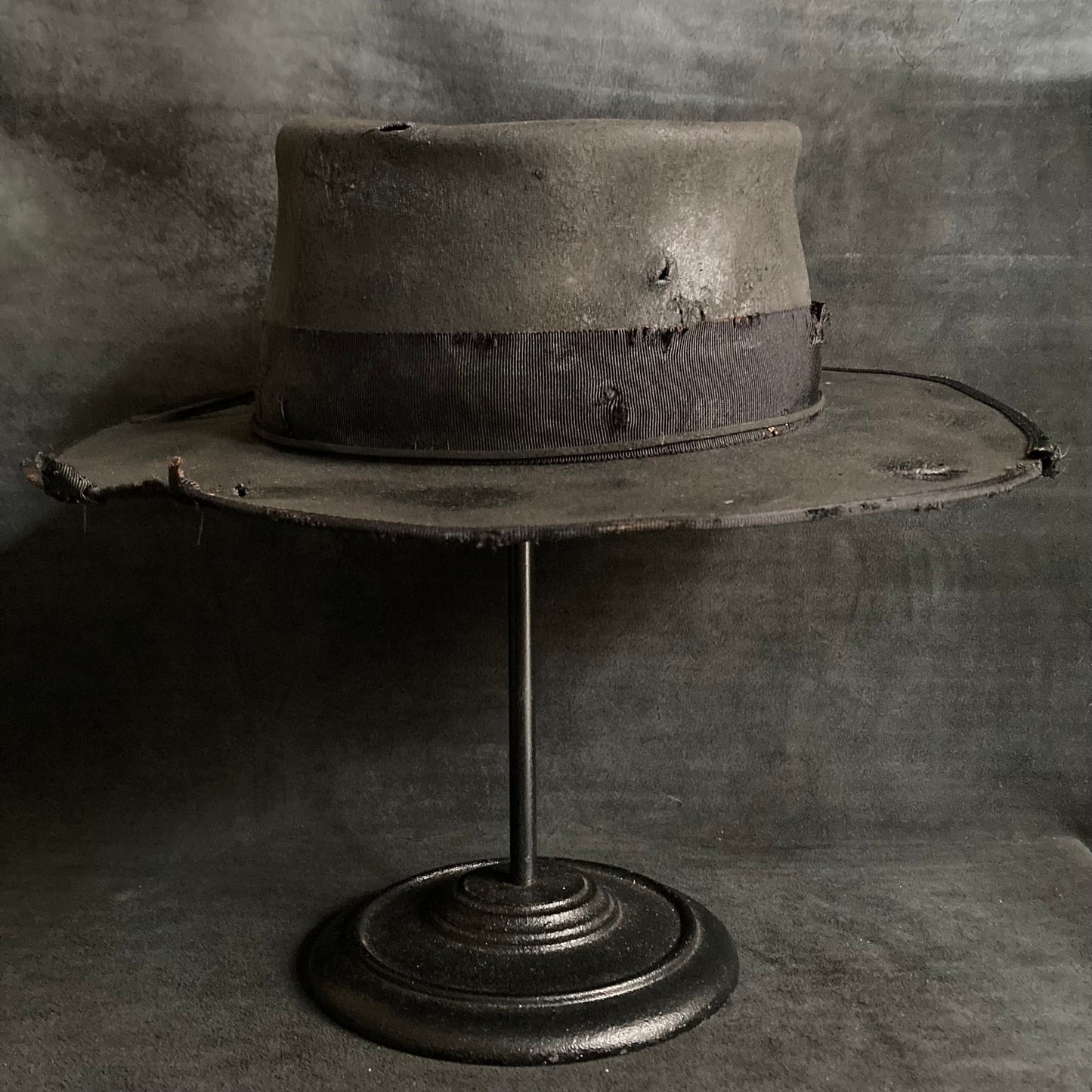 Charcoal grosgrain damage flat hat