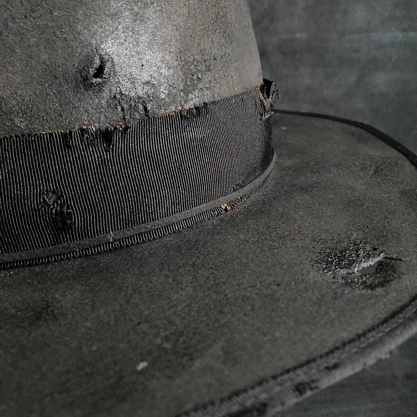 Charcoal grosgrain damage flat hat