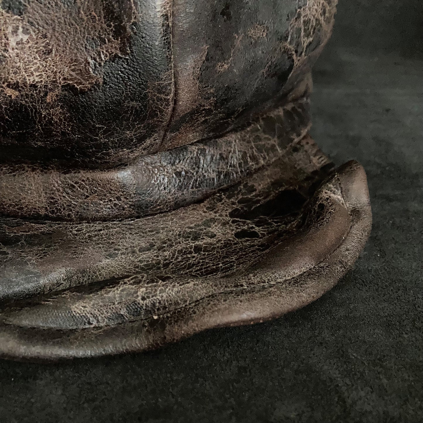 Brown dust  leather casquette