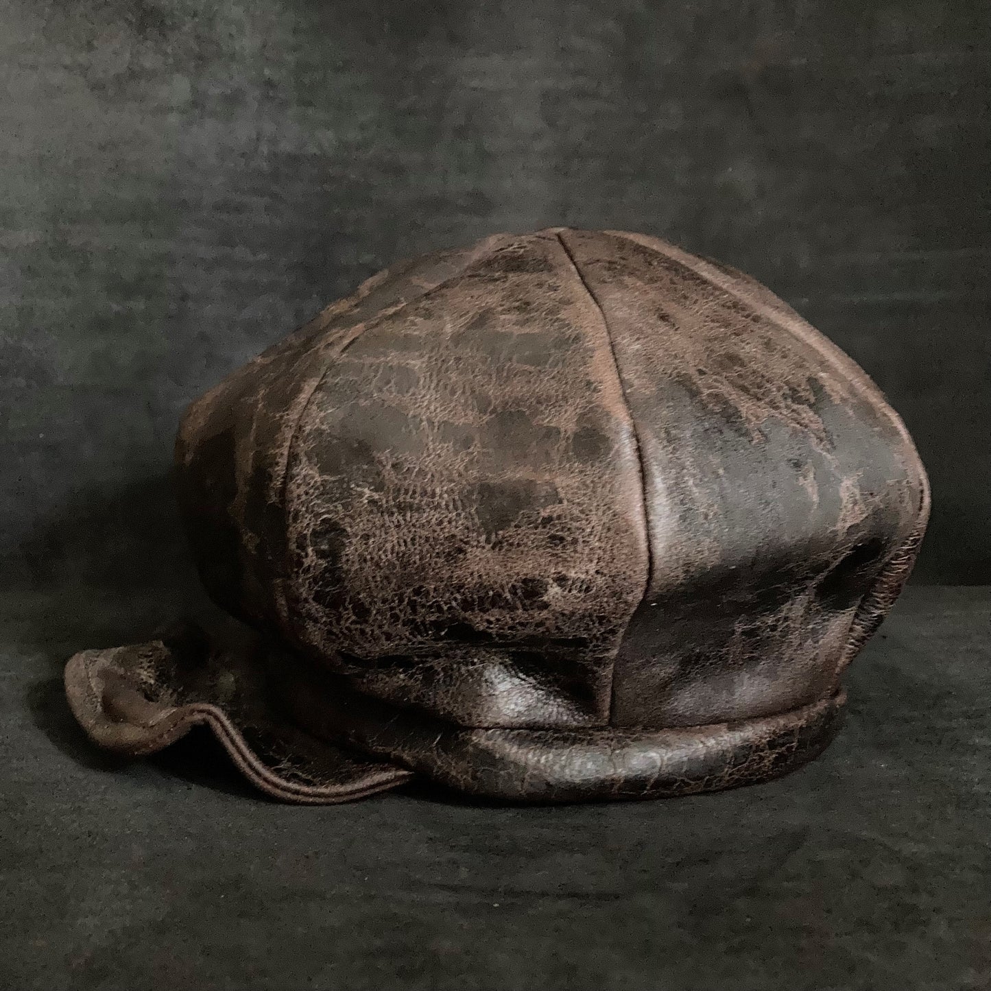 Brown dust  leather casquette